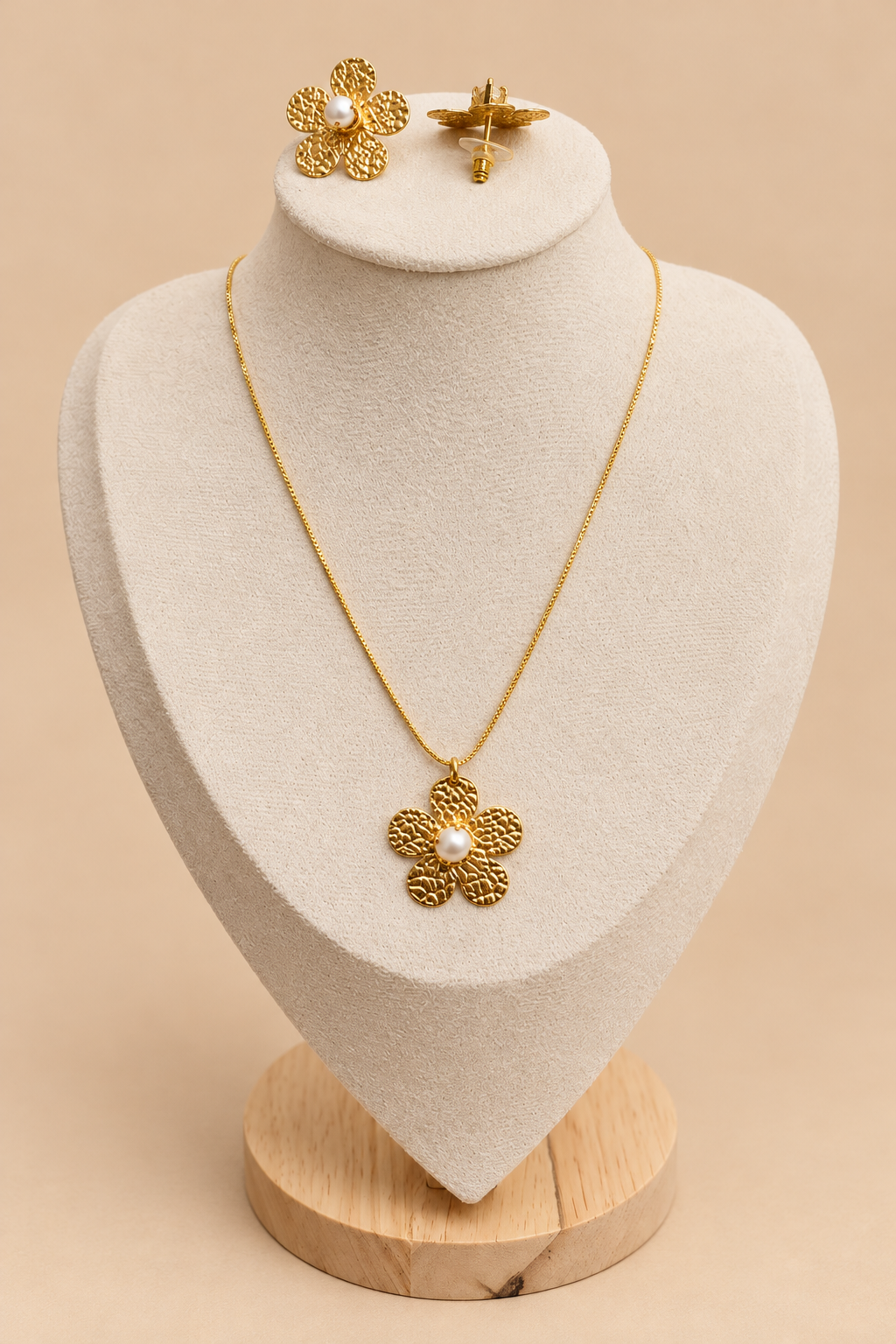 Camellia Set: Necklace + Stud Earrings