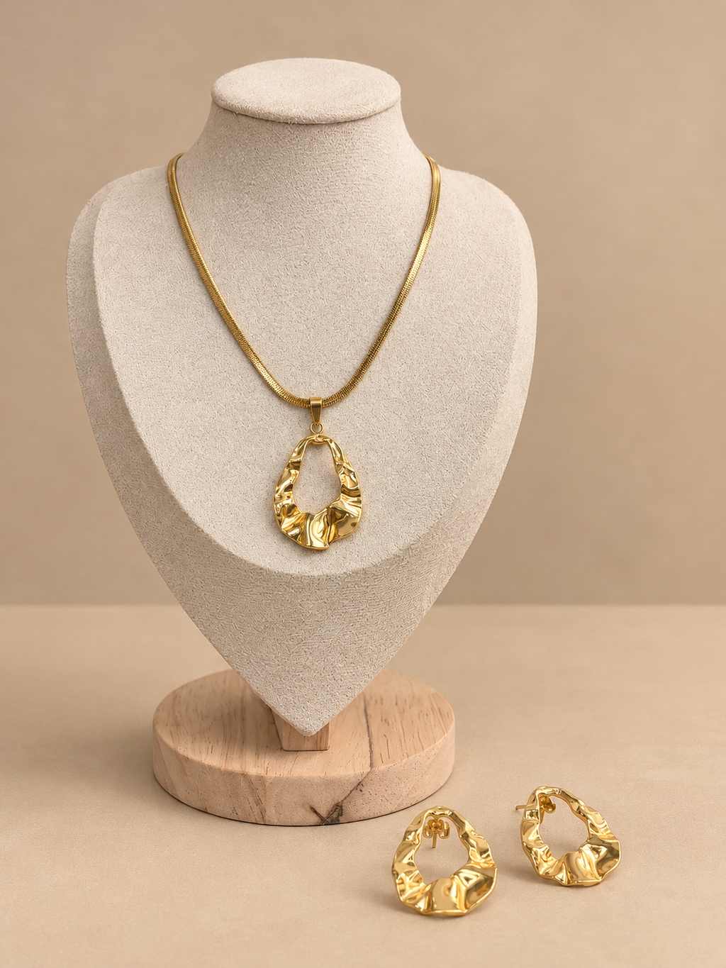 Zaria Set: Necklace + Earrings